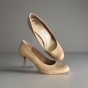 Comfort Plus by Predictions Women's 7.5 Heels 3in. Nude Round Toe Shiny Look EUC